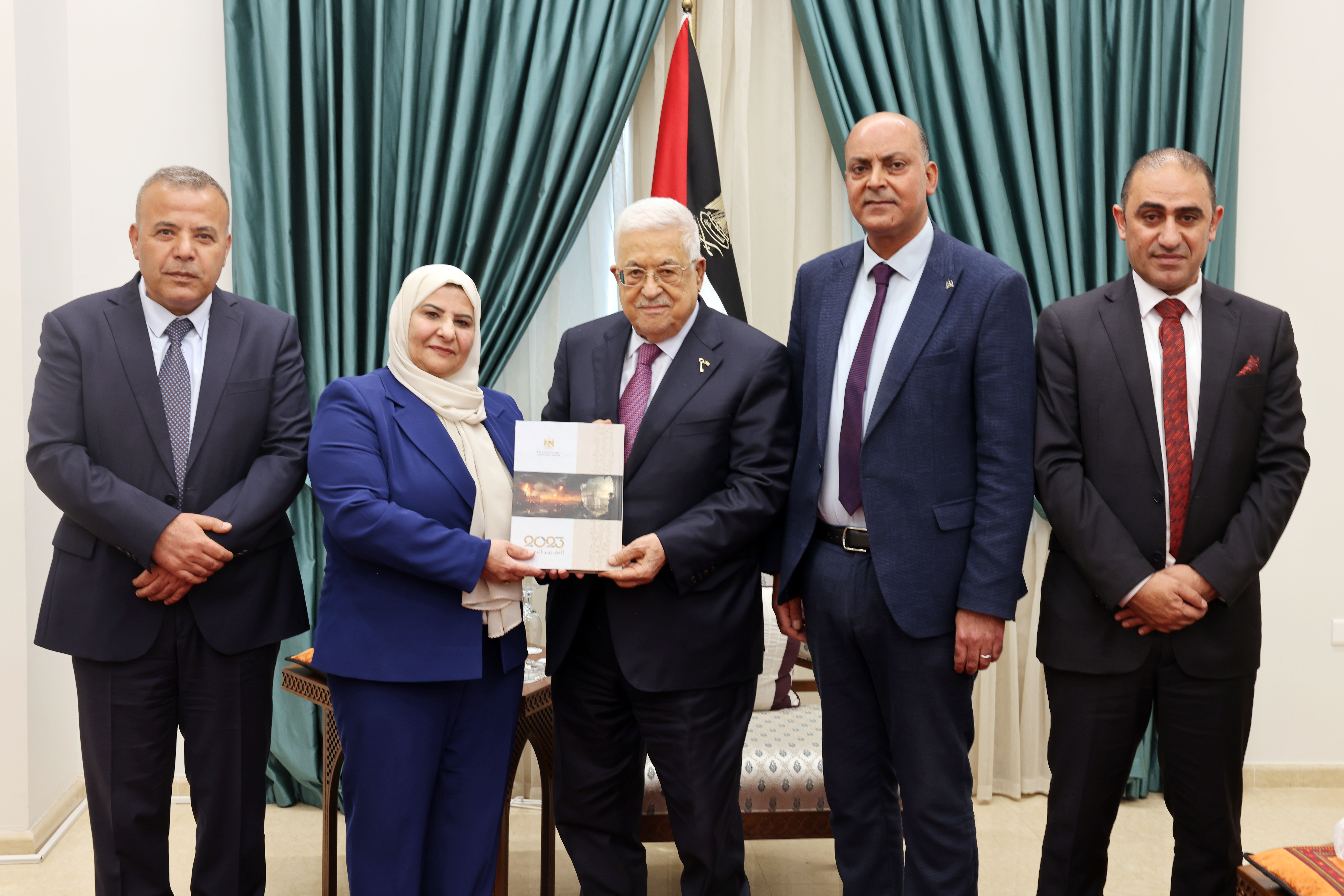 الرئيس لدى تسلمه التقرير السنوي لديوان الرقابة الادارية والمالية لعام 2023